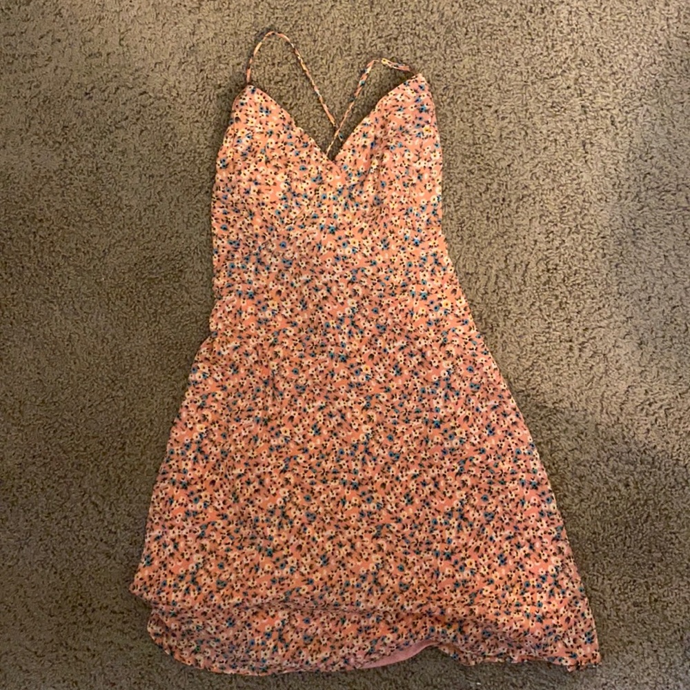 Pink flowery dress with open back NWT